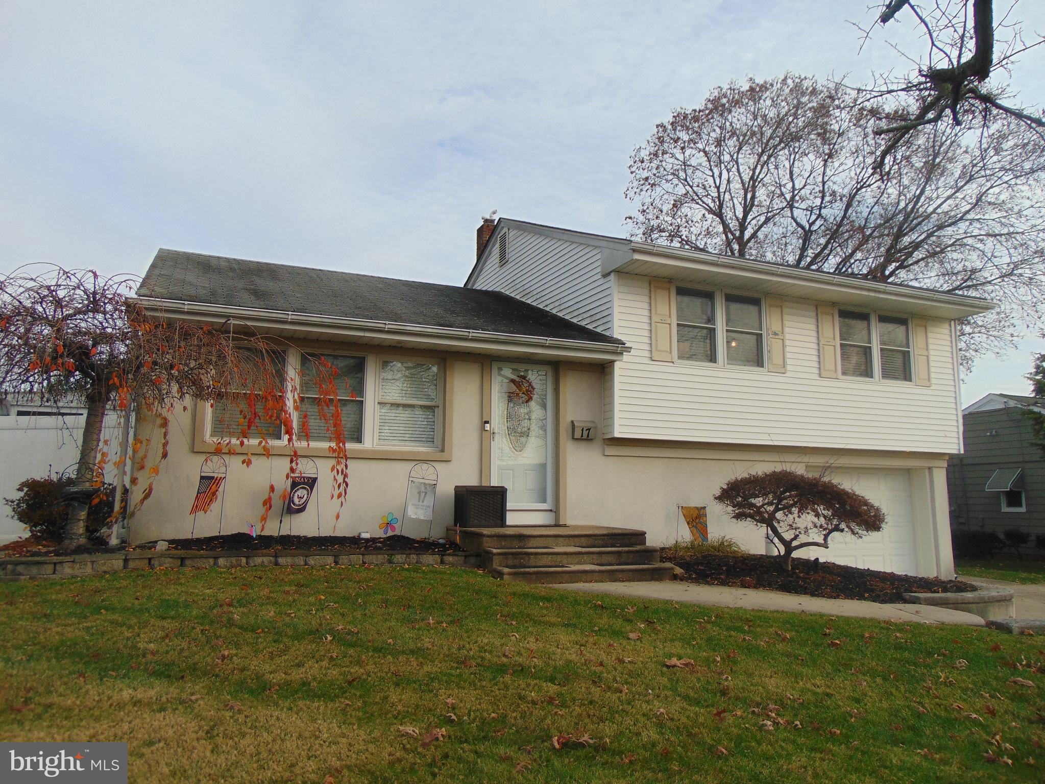 17 Winding Way Road Stratford, NJ 08084 - Photo 2 of 32 Front View