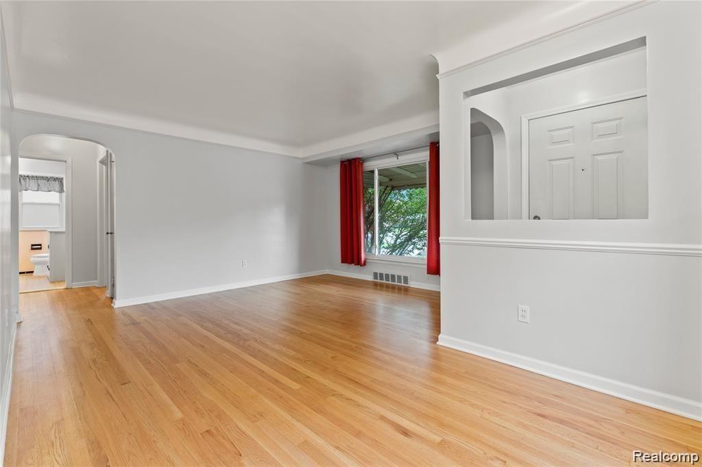 9961 Inkster Road Livonia, MI 48150 - Photo 5 of 32
