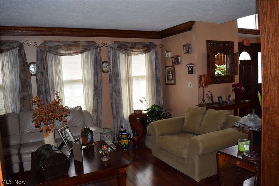 909 Bridge Road Akron, OH 44312 - Photo 3 of 32 Gallery Image 3