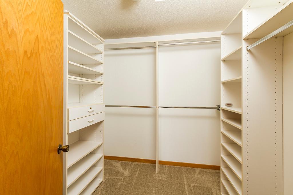 11412 Mt Curve Road Eden Prairie, MN 55347 - Photo 23 of 35 Gallery Image 23