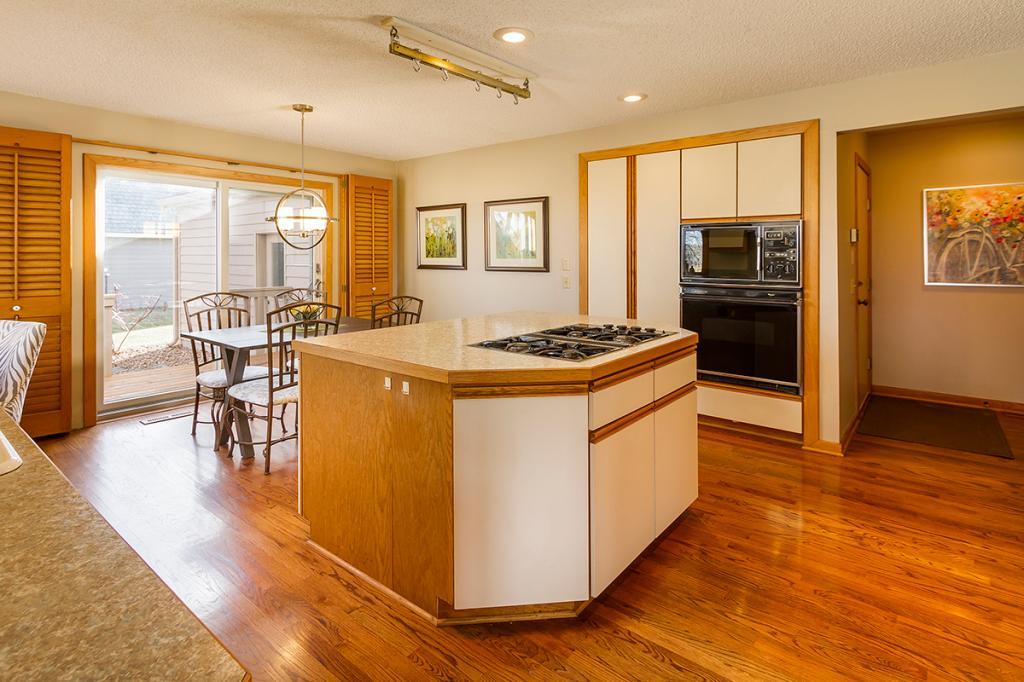 11412 Mt Curve Road Eden Prairie, MN 55347 - Photo 10 of 35 Gallery Image 10