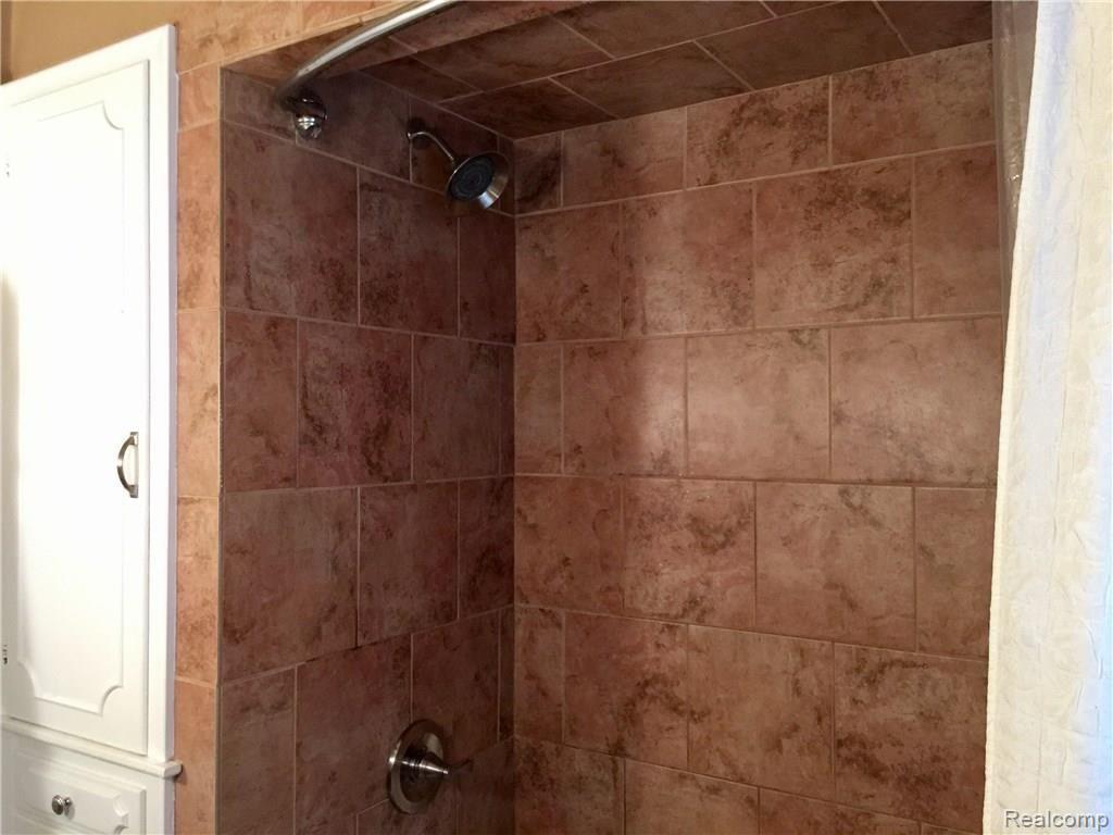 677 Shoreham Road Grosse Pointe Woods, MI 48236 - Photo 20 of 32