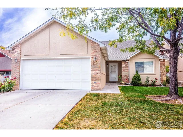 a view of backyard of house