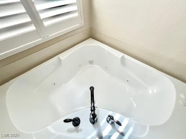 $2,900 | 18 Blue Valley Drive, Henderson, NV 89002