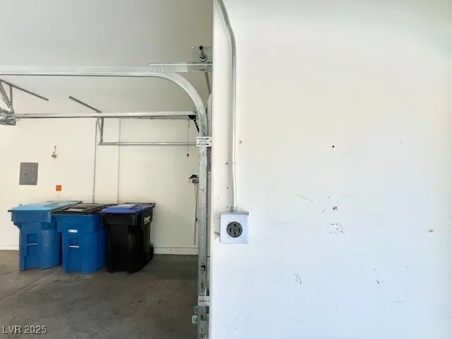 $2,900 | 18 Blue Valley Drive, Henderson, NV 89002