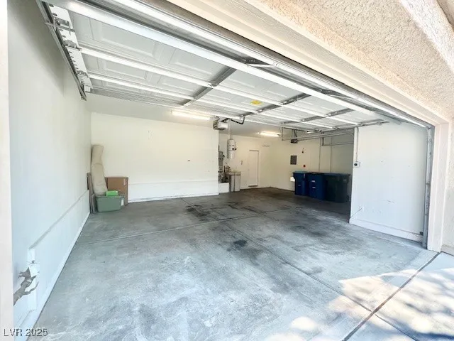 $2,900 | 18 Blue Valley Drive, Henderson, NV 89002