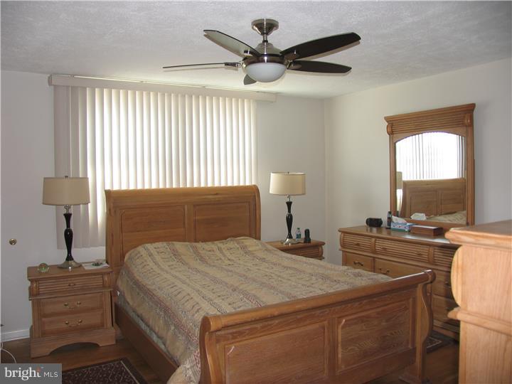 11871 Colman Road Philadelphia, PA 19154 - Photo 3 of 19 Gallery Image 3