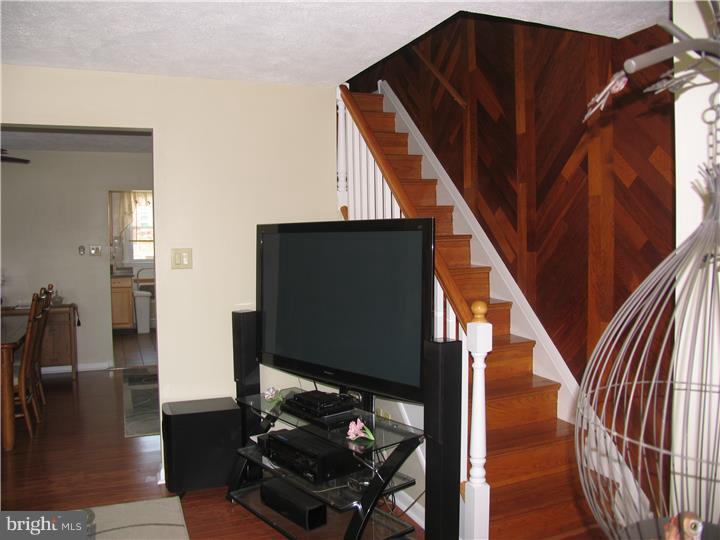 11871 Colman Road Philadelphia, PA 19154 - Photo 4 of 19 Gallery Image 4