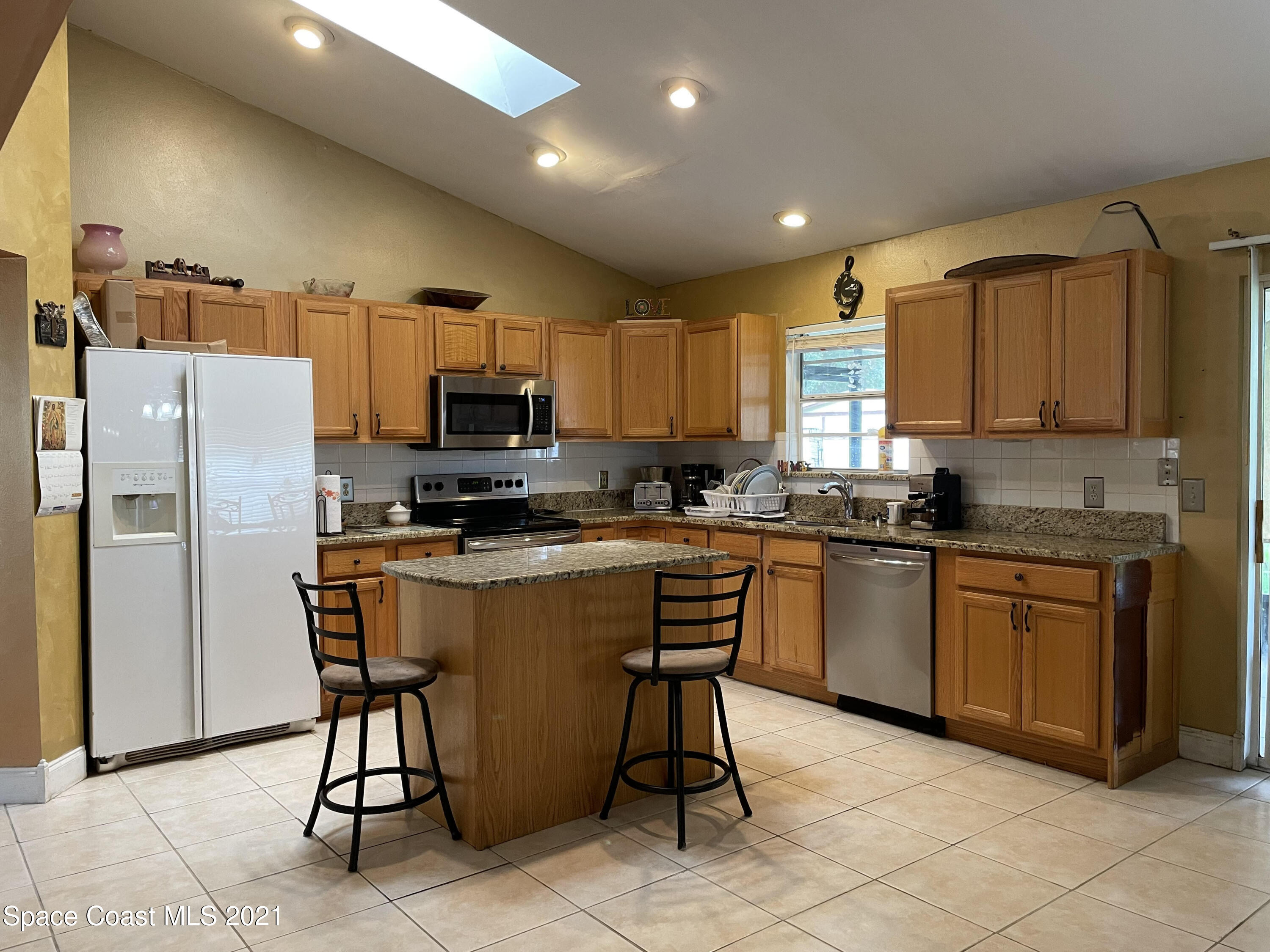 751 Becker Avenue Northeast Palm Bay, FL 32905 - Photo 6 of 20 Kitchen