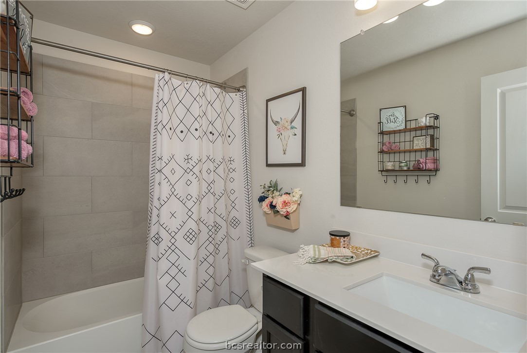 2012 Kathryn Drive Bryan, TX 77807 - Photo 23 of 37 Guest Bath