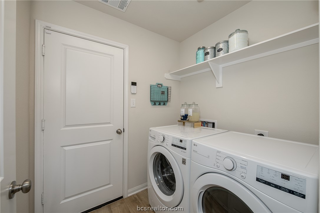 2012 Kathryn Drive Bryan, TX 77807 - Photo 24 of 37 Laundry