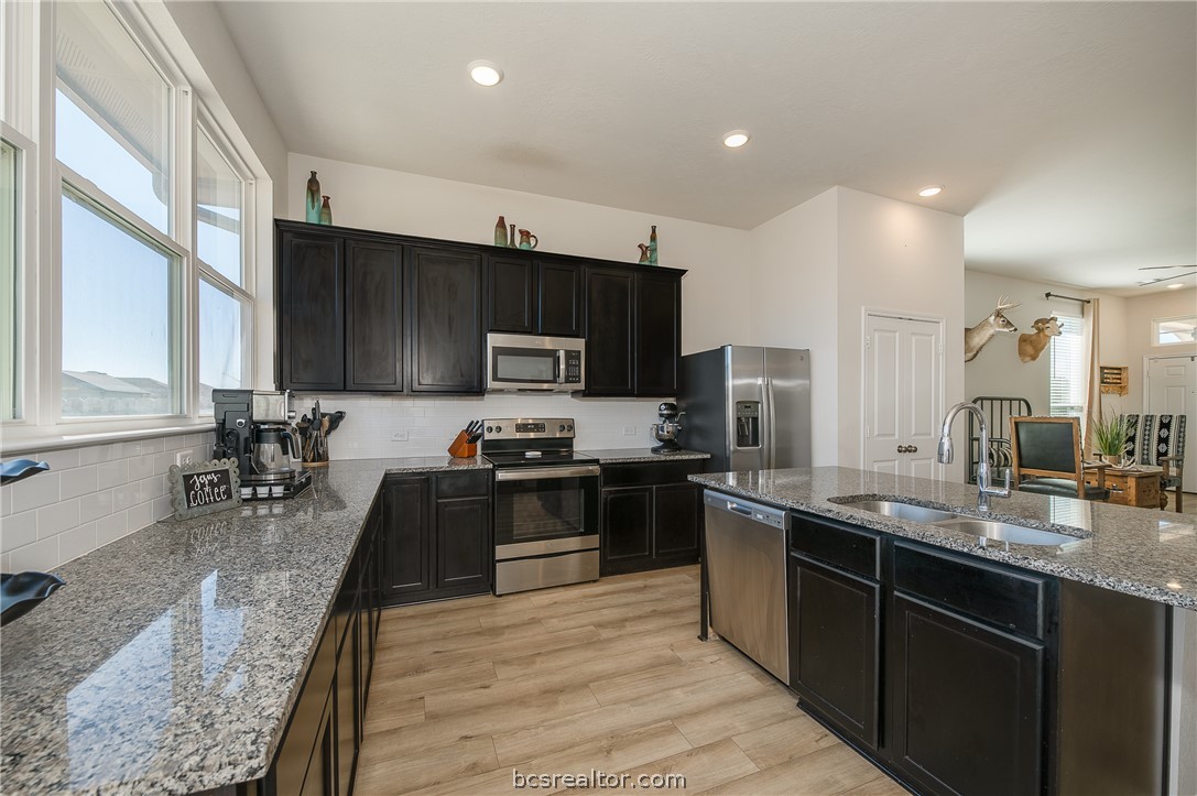 2012 Kathryn Drive Bryan, TX 77807 - Photo 8 of 37