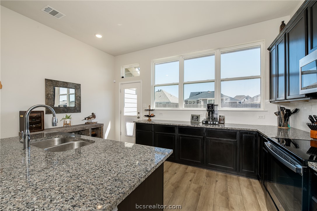 2012 Kathryn Drive Bryan, TX 77807 - Photo 10 of 37