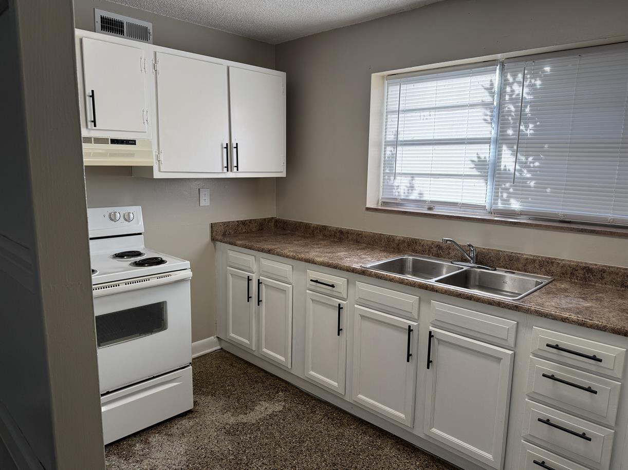 100 Ridgeview Lane, Unit 19 Bassett, VA 24055 - Photo 4 of 6 100 Ridgeview Lane, Apt 19 3