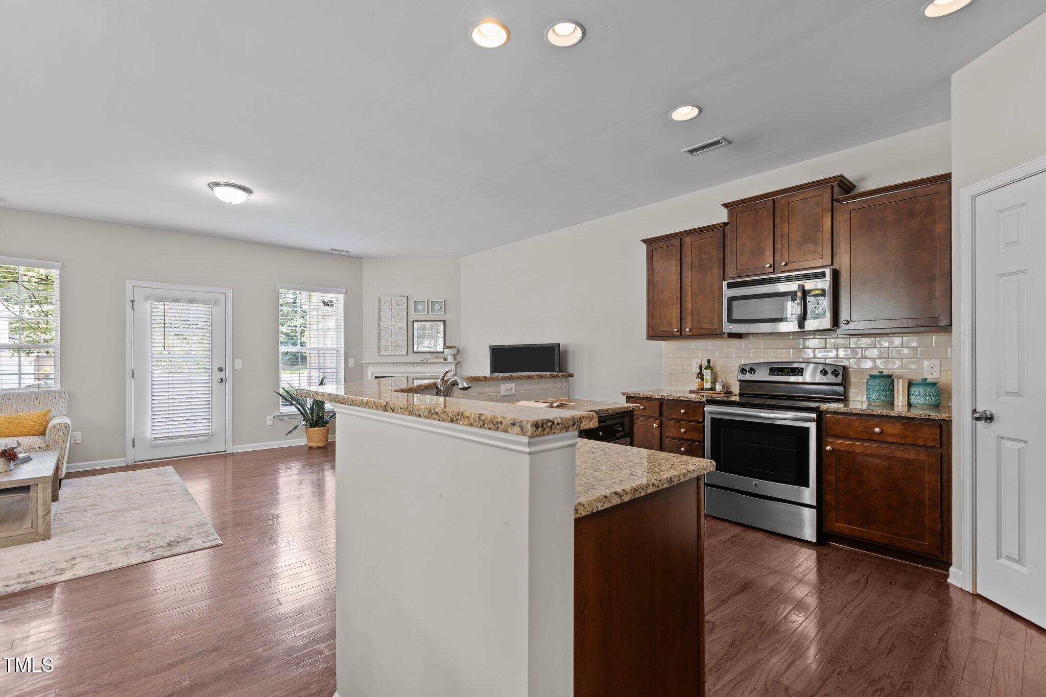 948 Consortium Drive Raleigh, NC 27603 - Photo 5 of 42 16-web-or-mls-2N6A6088