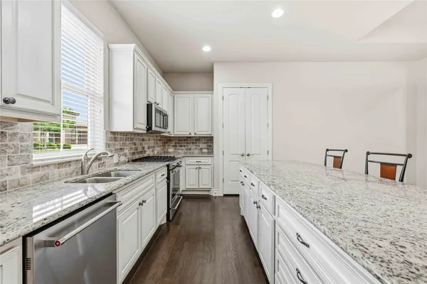 $725,000 | 204 Delfino Circle, Lakeway, TX 78734