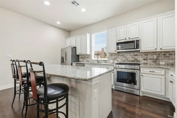 $725,000 | 204 Delfino Circle, Lakeway, TX 78734