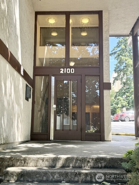 2100 North 106th Street, Unit 104 Seattle, WA 98133 - Photo 1 of 13