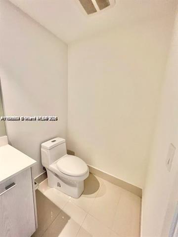 45 Southwest 9th Street, Unit 3009 Miami, FL 33130 - Photo 17 of 35 a white toilet sitting next to a white wall
