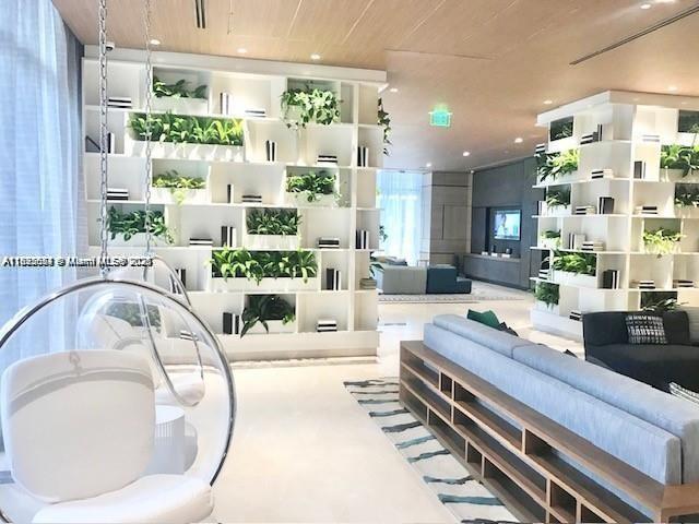 45 Southwest 9th Street, Unit 3009 Miami, FL 33130 - Photo 27 of 35 a living room with large window a table and chairs