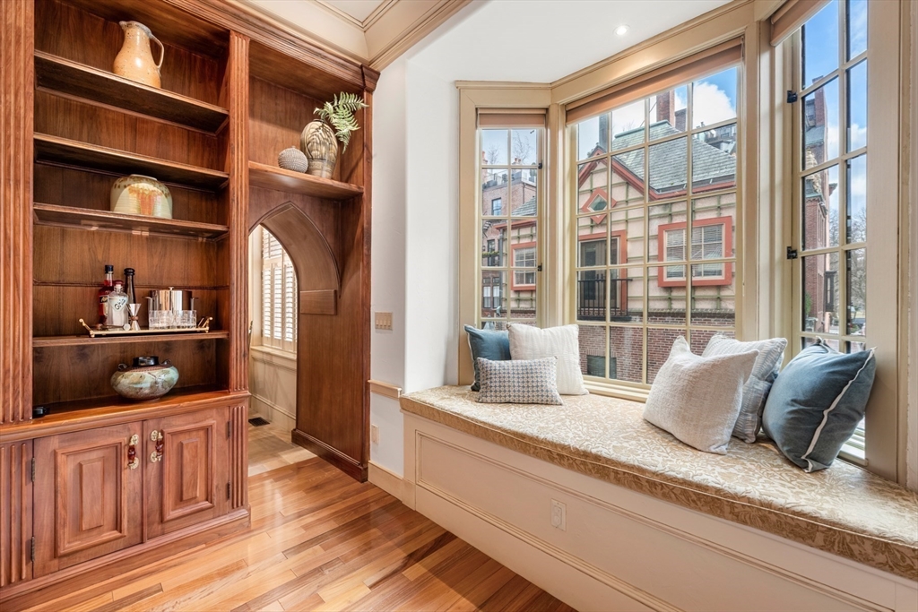 25 Beaver Place, Unit A Boston, MA 02108 - Photo 4 of 41