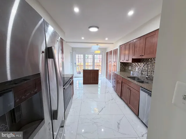 $3,600 | 5900 Parenham Way, Alexandria, VA 22310