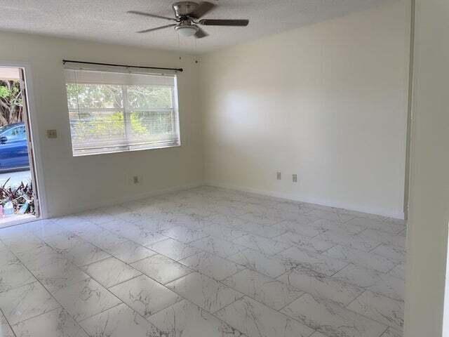 1369 Sunset Road Palm Springs, FL 33406 - Photo 3 of 6 1369 sala picture