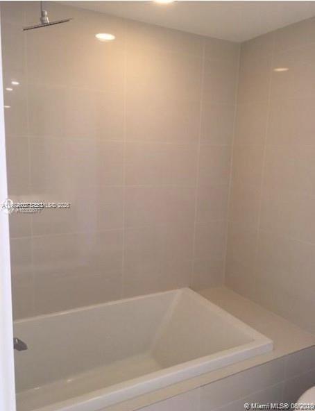 55 Southwest 9th Street, Unit 3709 Miami, FL 33130 - Photo 11 of 52 a bathroom with a bathtub