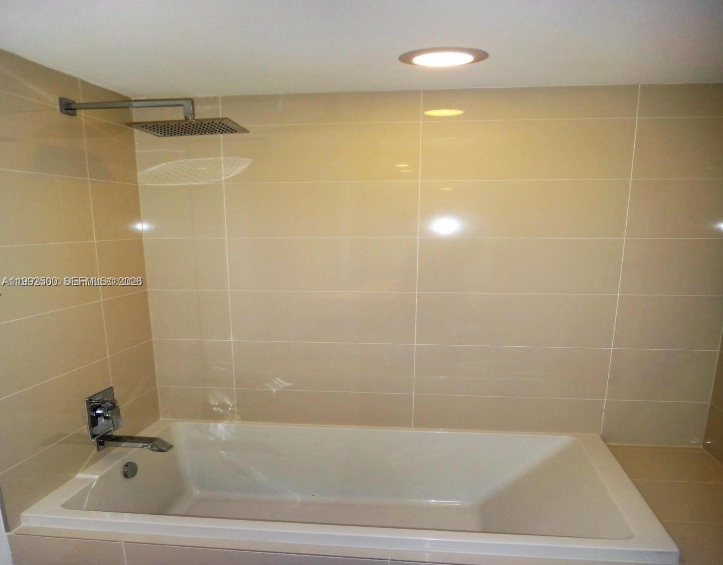55 Southwest 9th Street, Unit 3709 Miami, FL 33130 - Photo 3 of 52 a bathroom with a bathtub