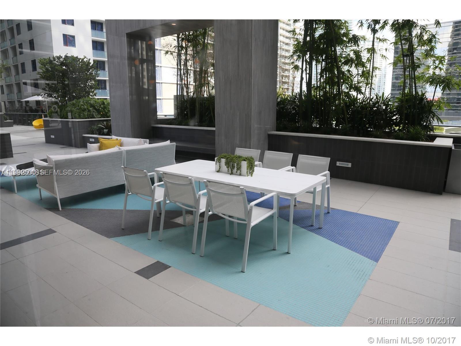 55 Southwest 9th Street, Unit 3709 Miami, FL 33130 - Photo 40 of 52 a view of a tables and chairs in patio