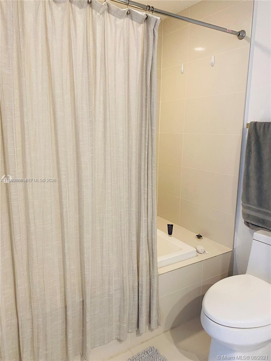 55 Southwest 9th Street, Unit 3709 Miami, FL 33130 - Photo 4 of 52 a bathroom with a toilet and a bathtub