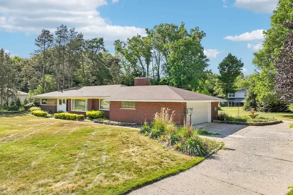 $439,000 | 24700 North Cromwell Drive, Franklin, MI 48025