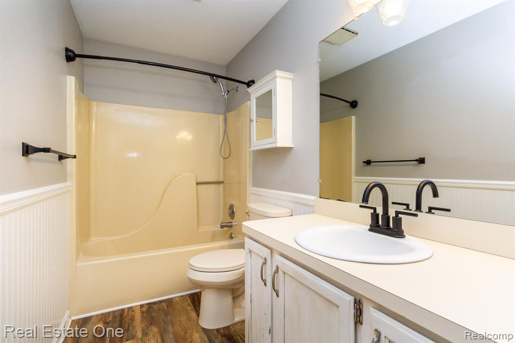 1356 Miller Road Lake Orion, MI 48362 - Photo 18 of 33