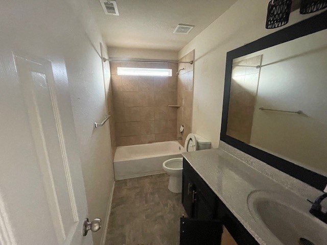 8115 Redbud Point Lane Houston, TX 77049 - Photo 11 of 14 a bathroom with a bathtub and a sink