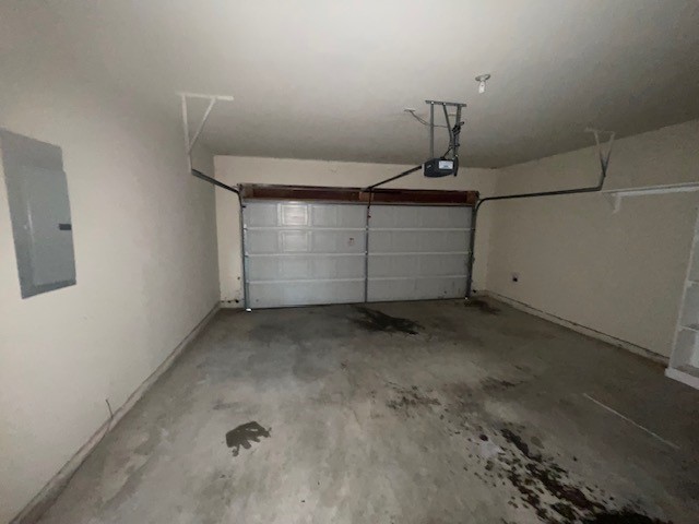 8115 Redbud Point Lane Houston, TX 77049 - Photo 12 of 14 a view of a garage