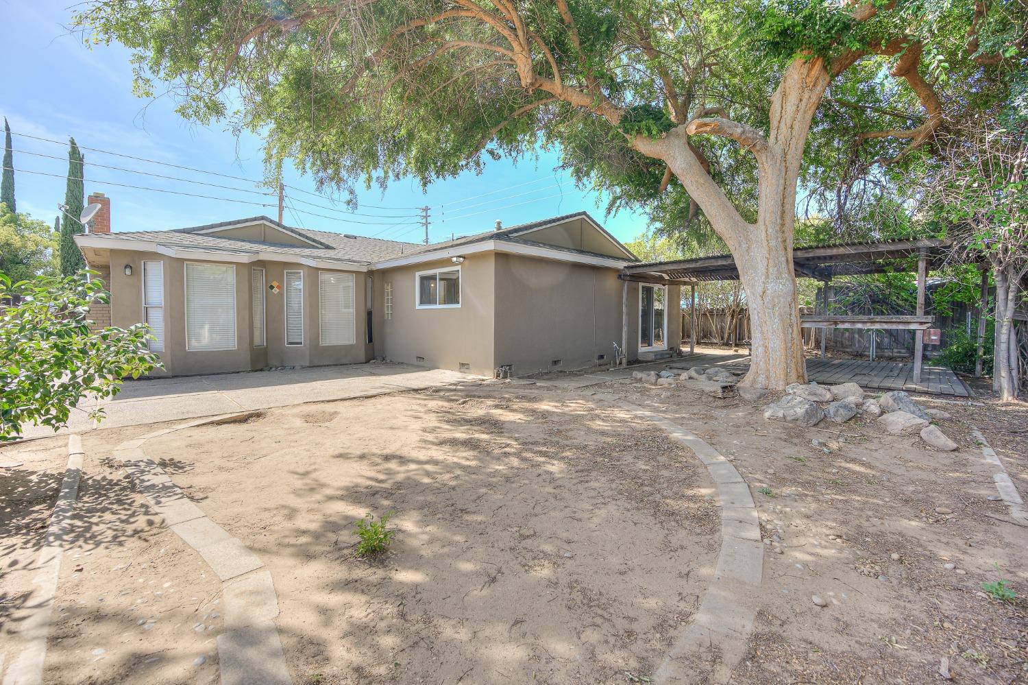 2811 North Winery Avenue Clovis, CA 93612 - Photo 24 of 25 front view of a house with a tree