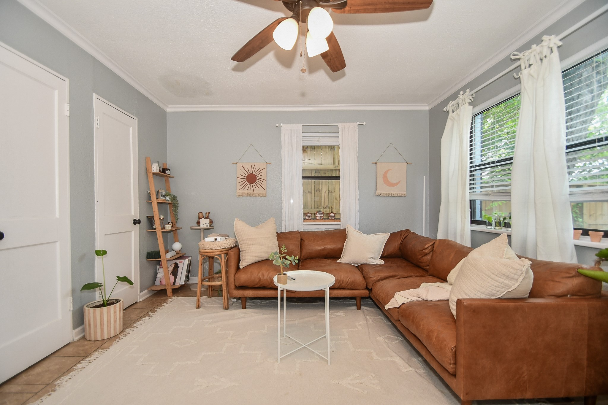 4623 Yupon Street, Unit 3 Houston, TX 77006 - Photo 4 of 18 a living room with furniture and a large window