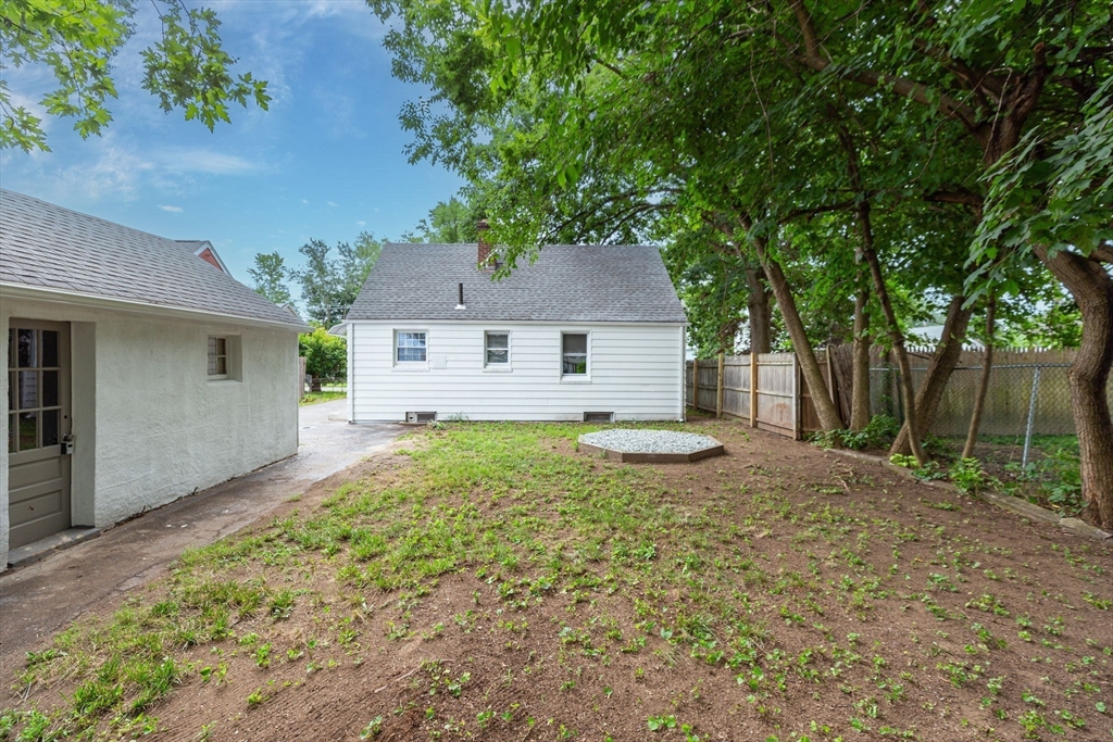 110 Oklahoma Street Springfield, MA 01104 - Photo 4 of 42 Gallery Image 4
