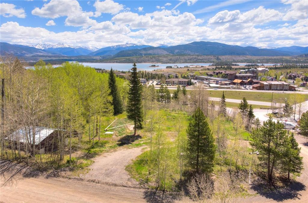 a view of a lake with houses