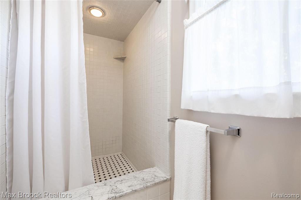 32481 Evergreen Road Beverly Hills, MI 48025 - Photo 50 of 57
