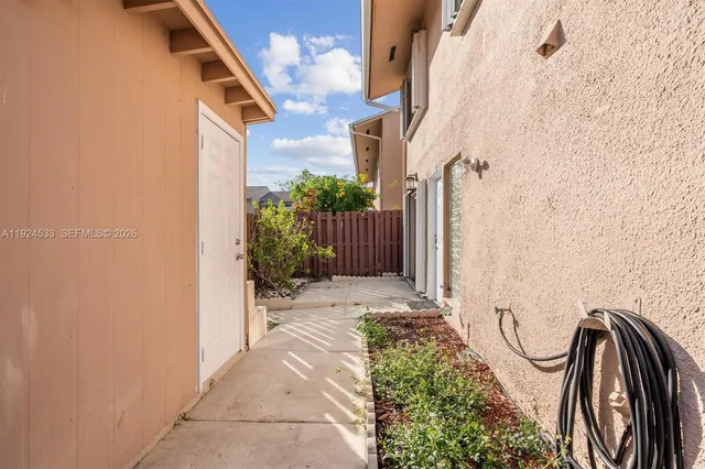 a view of entryway and kitchen