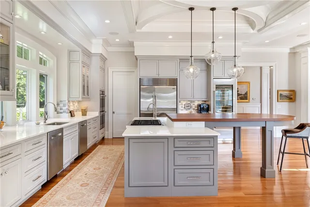 $8,395,000 | 10 Ocean Lawn Lane, Newport, RI 02840