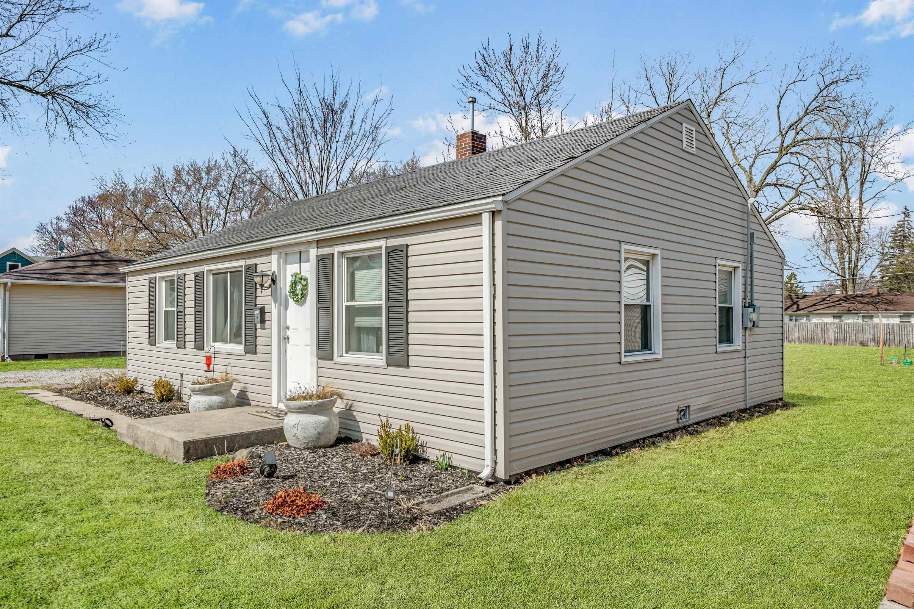 2312 Maplewood Road Fort Wayne, IN 46819 - Photo 2 of 25
