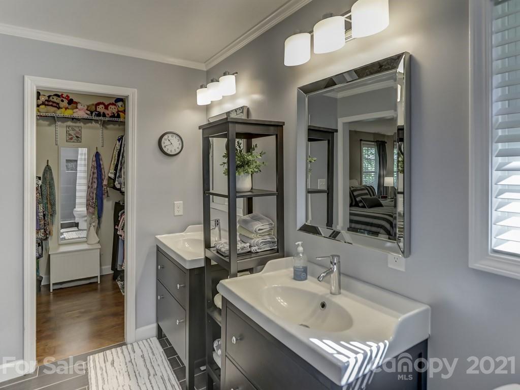 1520 Cobblestone Court Fort Mill, SC 29708 - Photo 25 of 47 a en suite bathroom with a sink and a mirror