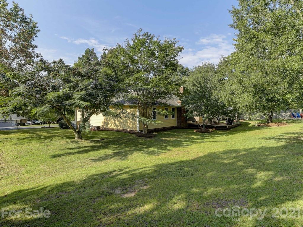 1520 Cobblestone Court Fort Mill, SC 29708 - Photo 45 of 47 a front view of a house with garden