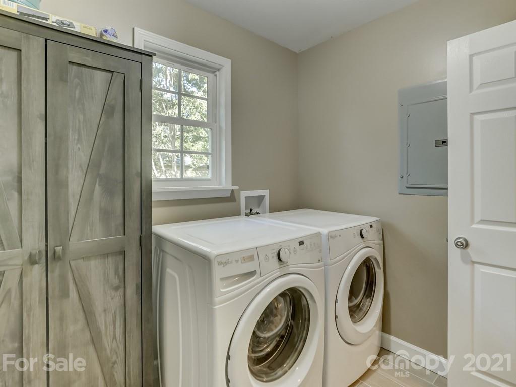 1520 Cobblestone Court Fort Mill, SC 29708 - Photo 8 of 47 a utility room with dryer and washer