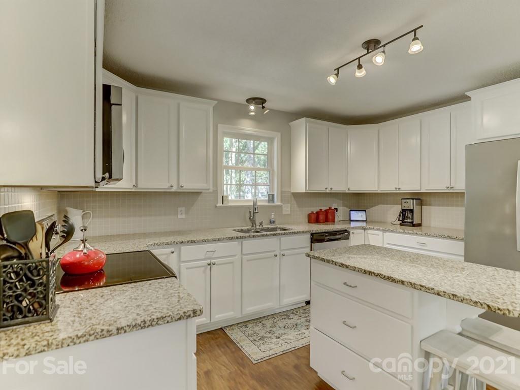 1520 Cobblestone Court Fort Mill, SC 29708 - Photo 9 of 47 a kitchen with granite countertop a sink a stove and cabinets