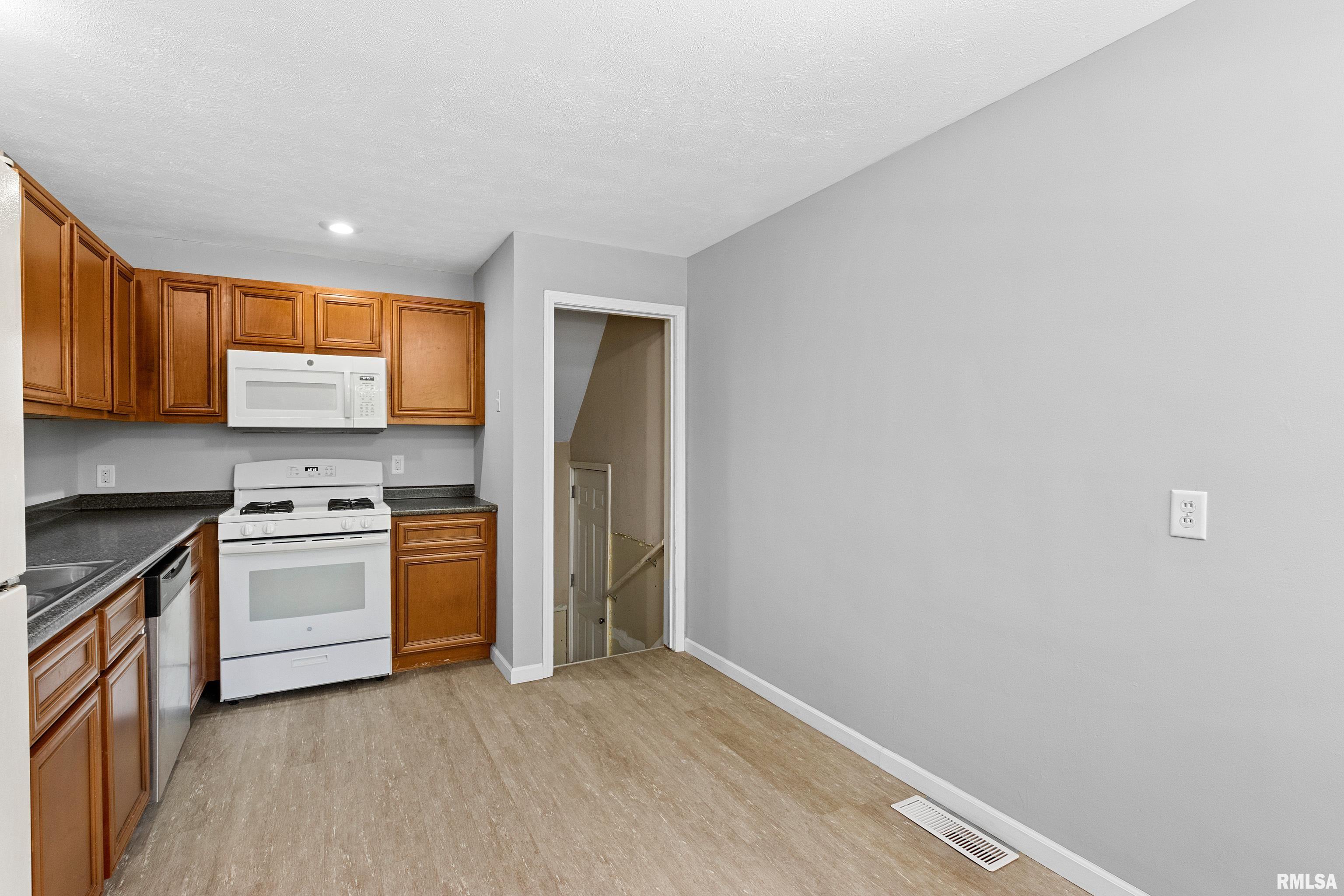 1437 East Resthaven Road Peoria, IL 61615 - Photo 13 of 25 Gallery Image 13