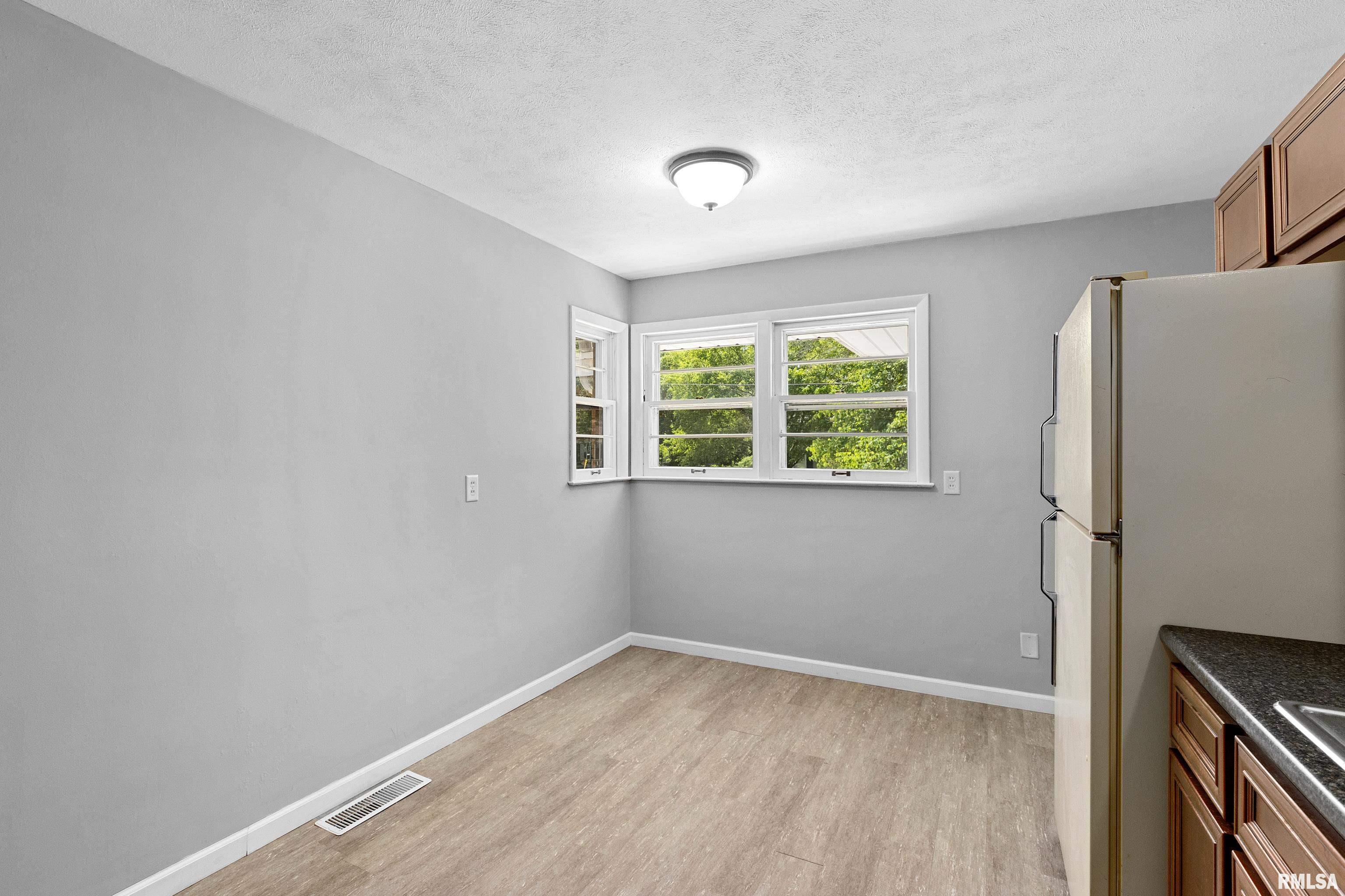 1437 East Resthaven Road Peoria, IL 61615 - Photo 14 of 25 Gallery Image 14
