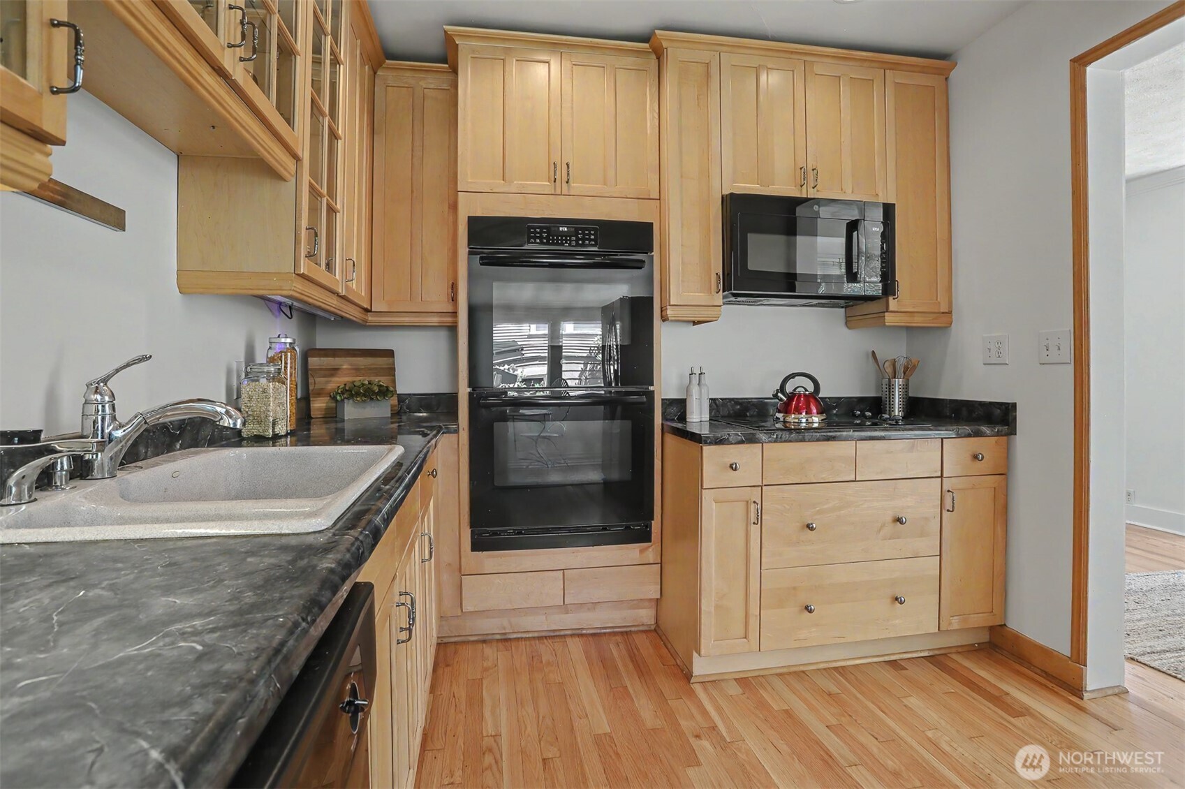 322 North 81st Street Seattle, WA 98103 - Photo 13 of 40